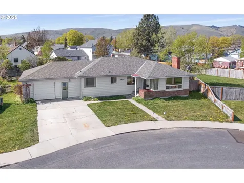 2955 N 3rd Street Baker City OR 97814
