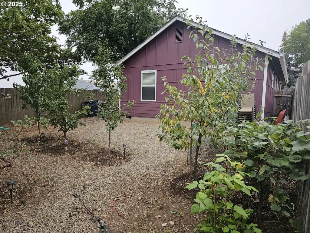 211 Bobby Doerr Way Eugene OR 97402
