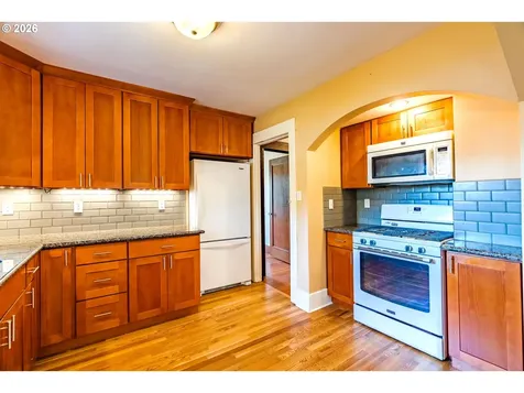 1530 S Troutdale Road Troutdale OR 97060