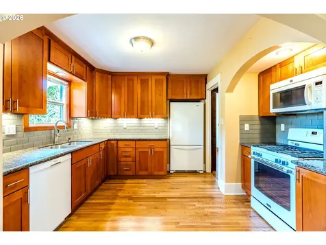 1530 S Troutdale Road Troutdale OR 97060