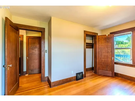 1530 S Troutdale Road Troutdale OR 97060