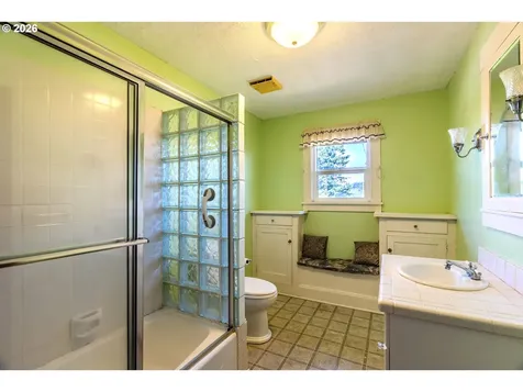 1530 S Troutdale Road Troutdale OR 97060