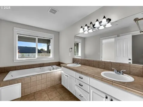 2427 NW Maryland Street Camas WA 98607