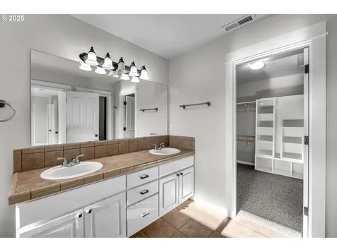 2427 NW Maryland Street Camas WA 98607