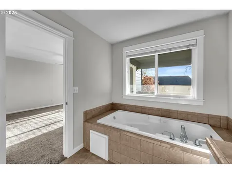 2427 NW Maryland Street Camas WA 98607