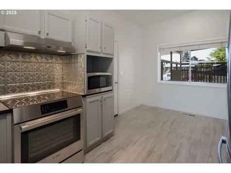 1082 Alberta Avenue E Monmouth OR 97361