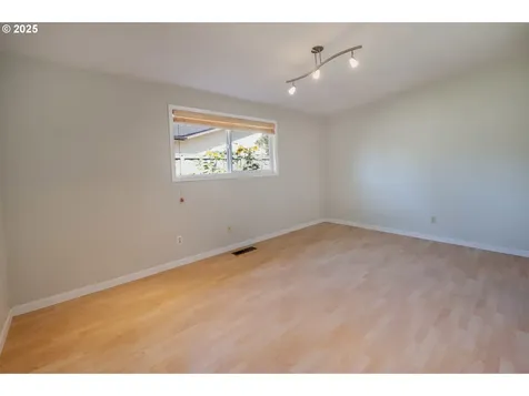 1082 Alberta Avenue E Monmouth OR 97361