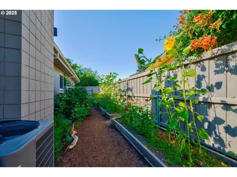 1082 Alberta Avenue E Monmouth OR 97361