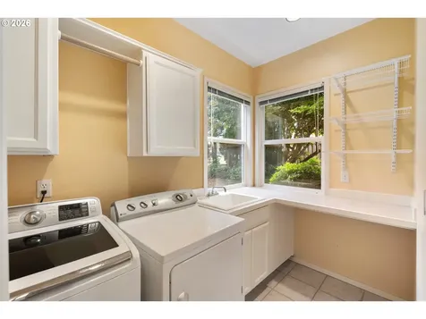 4321 SW Terlyn Court Portland OR 97221