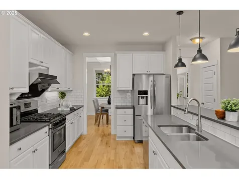 3242 SW Vermont Street Portland OR 97219