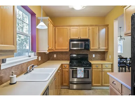 6737 NE Oregon Street Portland OR 97213