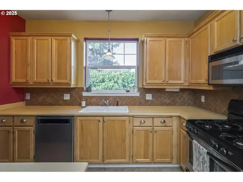 6737 NE Oregon Street Portland OR 97213