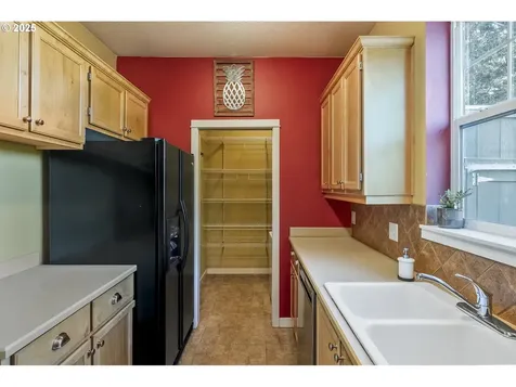 6737 NE Oregon Street Portland OR 97213
