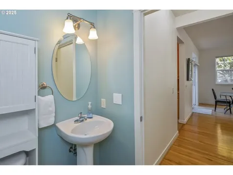 6737 NE Oregon Street Portland OR 97213