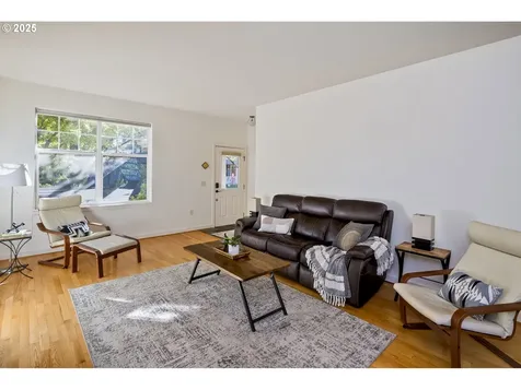 6737 NE Oregon Street Portland OR 97213