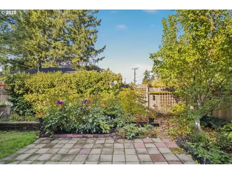 6737 NE Oregon Street Portland OR 97213