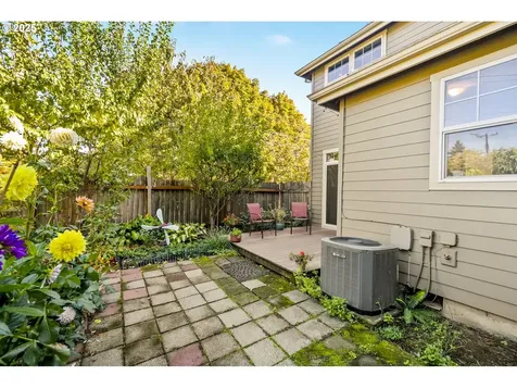 6737 NE Oregon Street Portland OR 97213