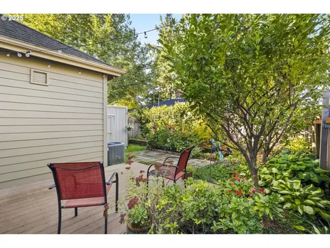 6737 NE Oregon Street Portland OR 97213
