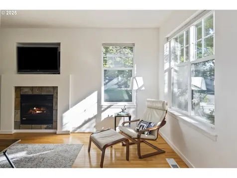 6737 NE Oregon Street Portland OR 97213