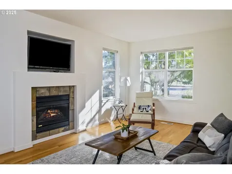 6737 NE Oregon Street Portland OR 97213