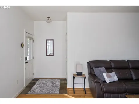 6737 NE Oregon Street Portland OR 97213