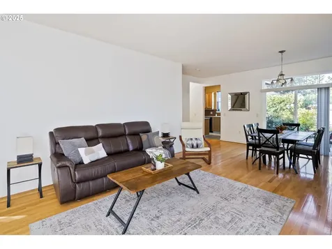 6737 NE Oregon Street Portland OR 97213