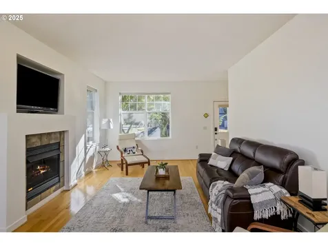 6737 NE Oregon Street Portland OR 97213