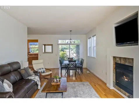 6737 NE Oregon Street Portland OR 97213