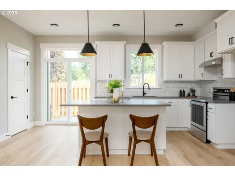 8425 NE Hassalo Street Portland OR 97220