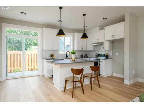 8425 NE Hassalo Street Portland OR 97220