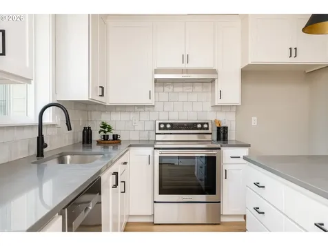 8425 NE Hassalo Street Portland OR 97220