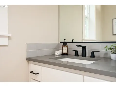 8425 NE Hassalo Street Portland OR 97220
