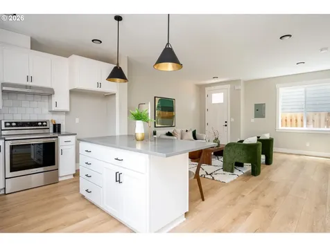 8425 NE Hassalo Street Portland OR 97220