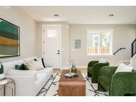 8425 NE Hassalo Street Portland OR 97220