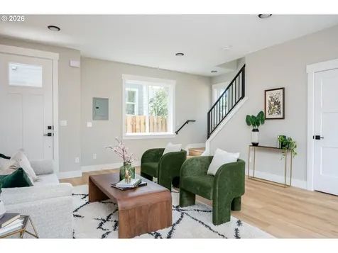 8425 NE Hassalo Street Portland OR 97220