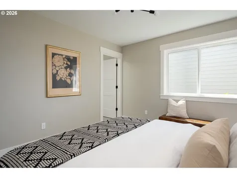 8425 NE Hassalo Street Portland OR 97220