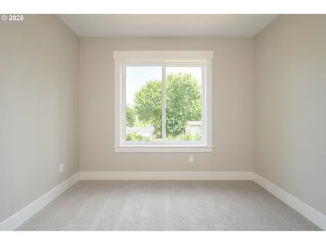 8425 NE Hassalo Street Portland OR 97220