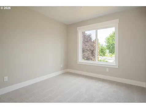 8425 NE Hassalo Street Portland OR 97220