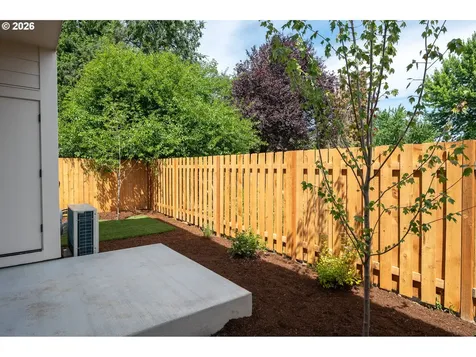 8425 NE Hassalo Street Portland OR 97220