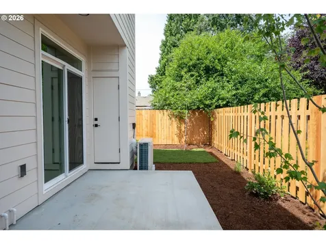 8425 NE Hassalo Street Portland OR 97220
