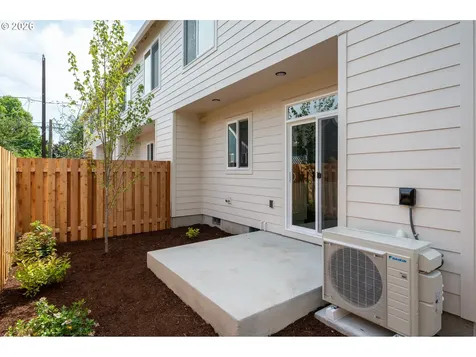 8425 NE Hassalo Street Portland OR 97220