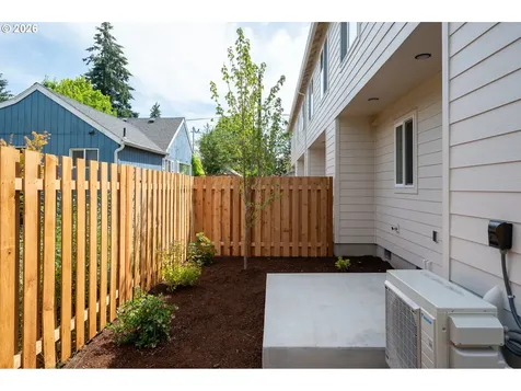 8425 NE Hassalo Street Portland OR 97220