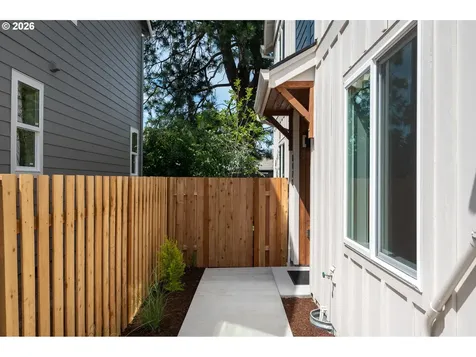 8425 NE Hassalo Street Portland OR 97220