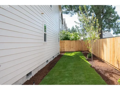 8425 NE Hassalo Street Portland OR 97220
