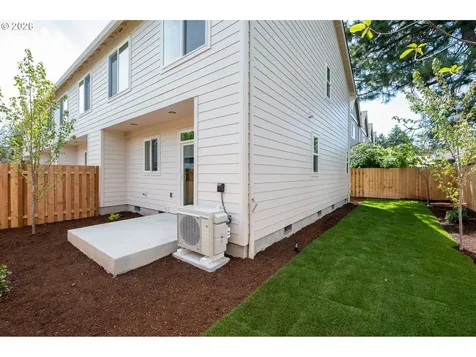 8425 NE Hassalo Street Portland OR 97220
