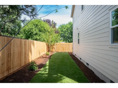 8425 NE Hassalo Street Portland OR 97220