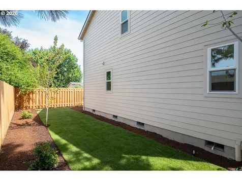 8425 NE Hassalo Street Portland OR 97220