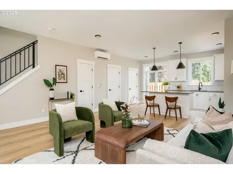 8425 NE Hassalo Street Portland OR 97220