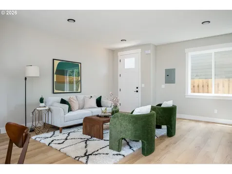 8425 NE Hassalo Street Portland OR 97220