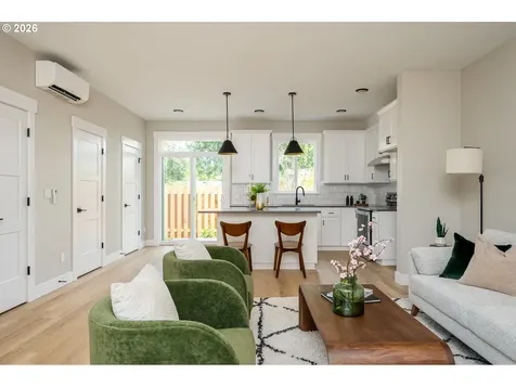 8425 NE Hassalo Street Portland OR 97220